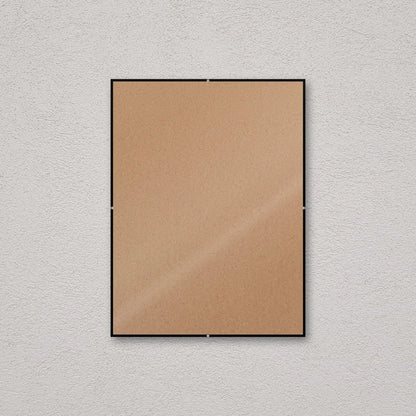 La montatura a giorno 30×40 cm a parete, senza stampa: attraverso il fronte si vede il retro in MDF