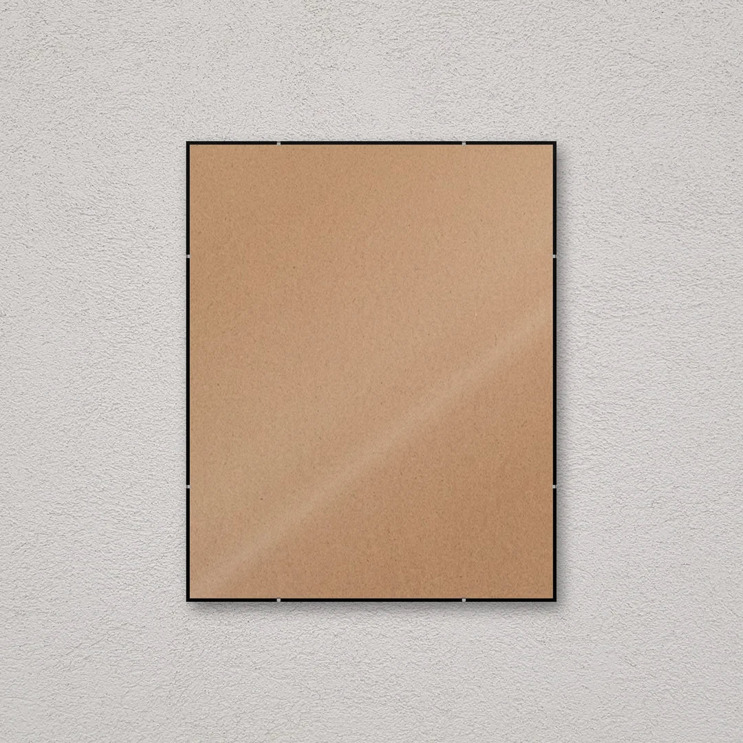 La montatura a giorno 40×50 cm a parete, senza stampa: attraverso il fronte si vede il retro in MDF