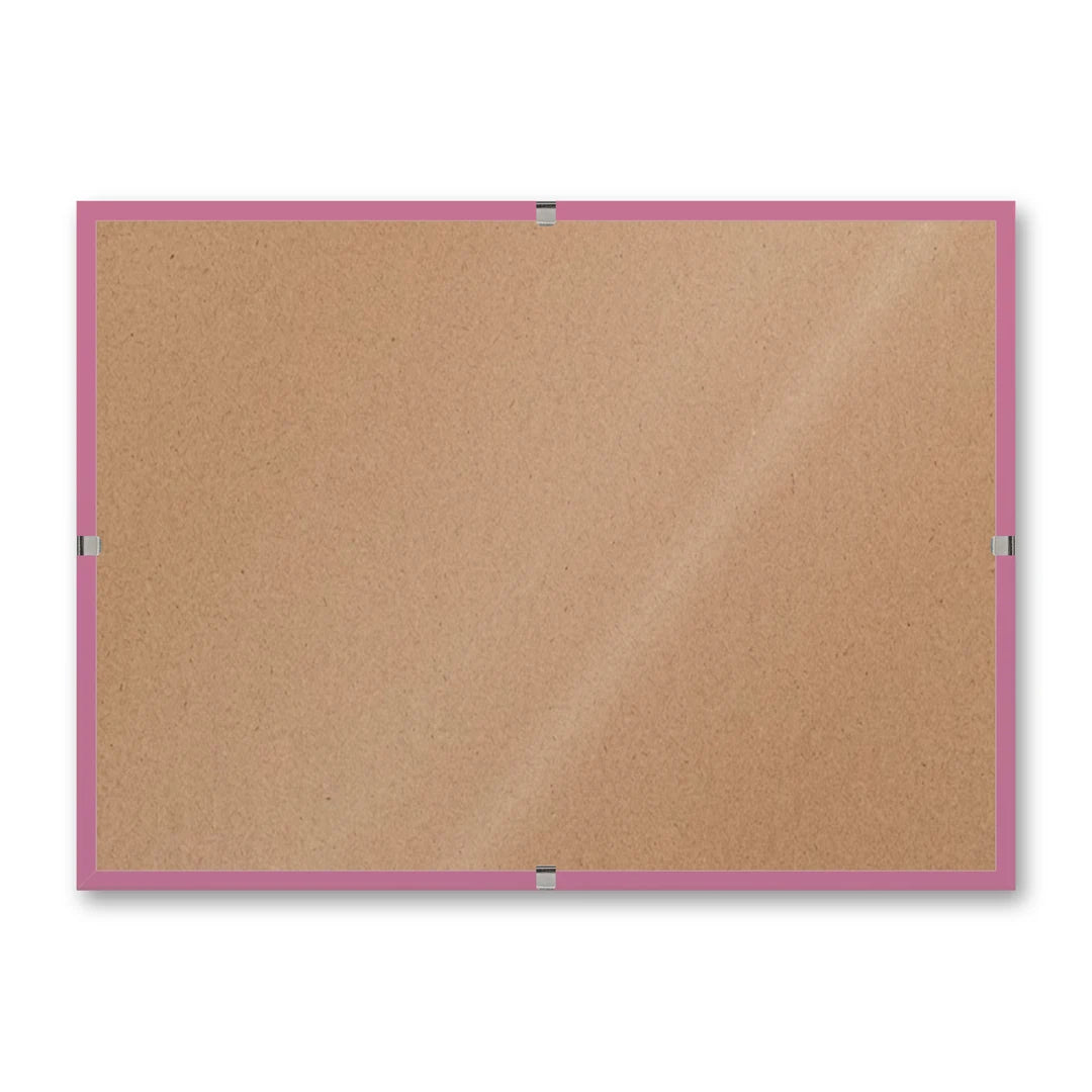 La montatura a giorno 13×18 cm di traverso su fondo bianco, senza stampa