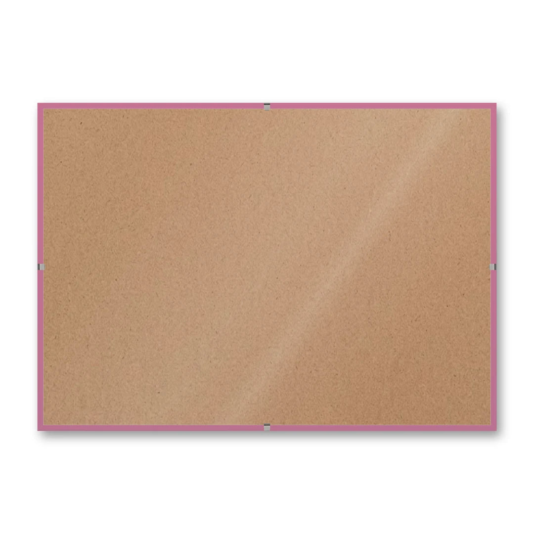 La montatura a giorno 21×29,7 cm di traverso su fondo bianco, senza stampa