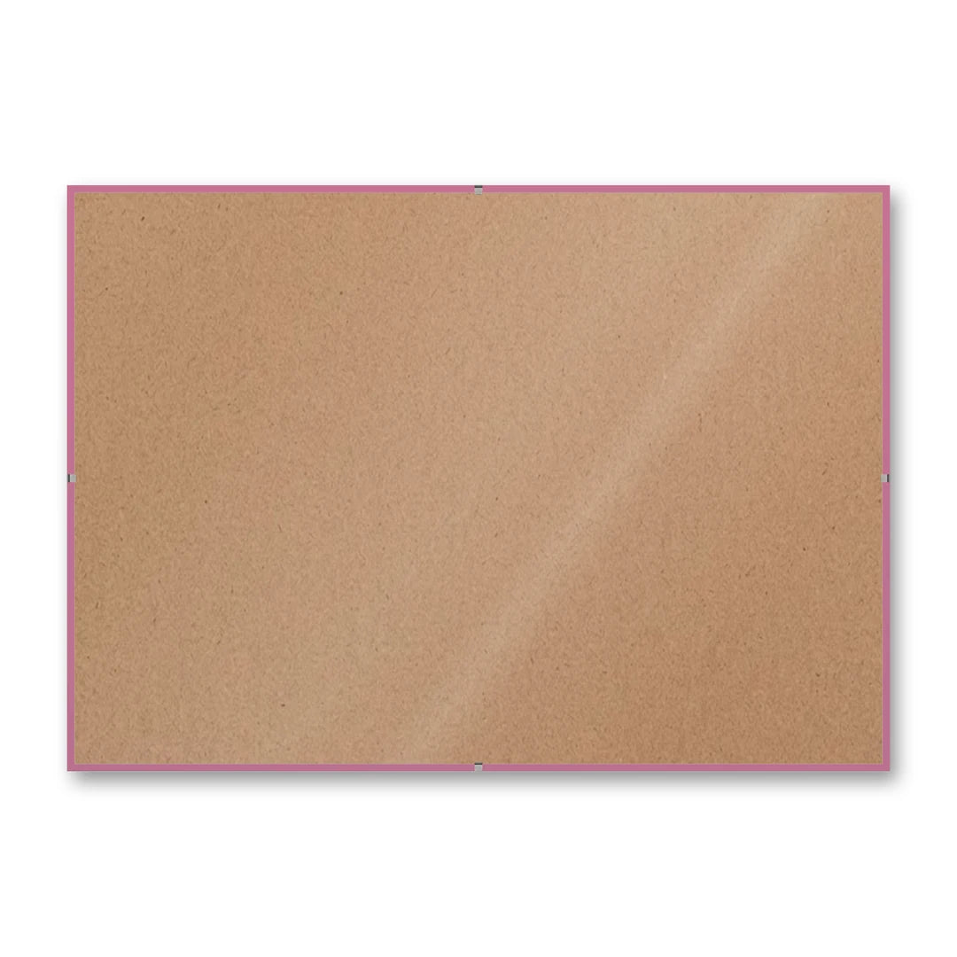La montatura a giorno 29,7×42 cm di traverso su fondo bianco, senza stampa