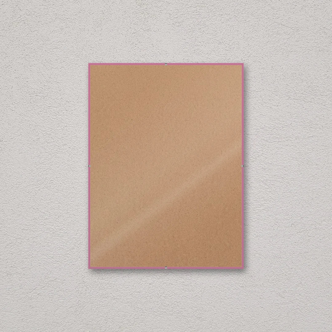 La montatura a giorno 30×40 cm a parete, senza stampa: attraverso il fronte si vede il retro in MDF