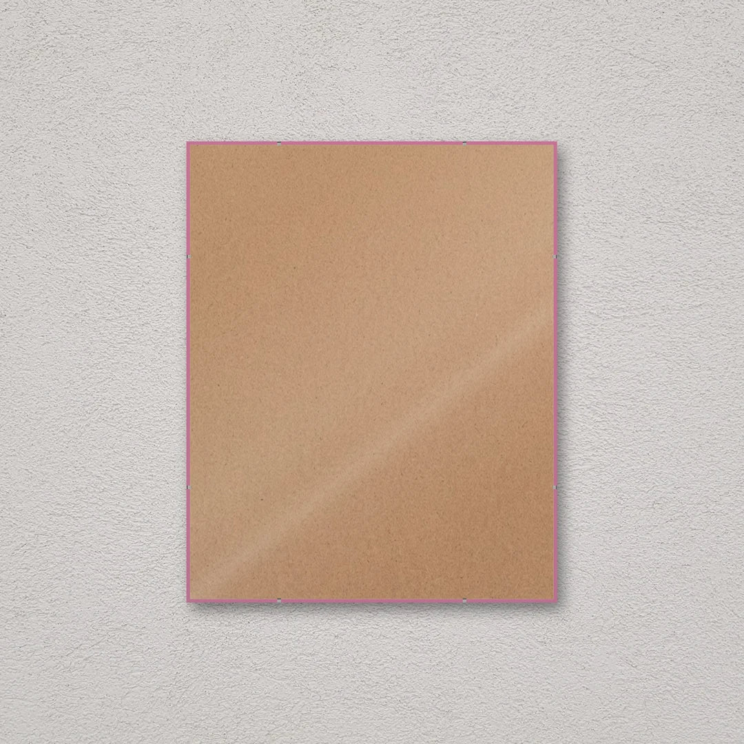 La montatura a giorno 40×50 cm a parete, senza stampa: attraverso il fronte si vede il retro in MDF