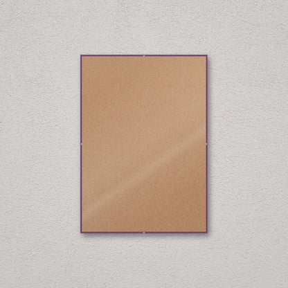 La montatura a giorno 29,7×42 cm a parete, senza stampa: attraverso il fronte si vede il retro in MDF