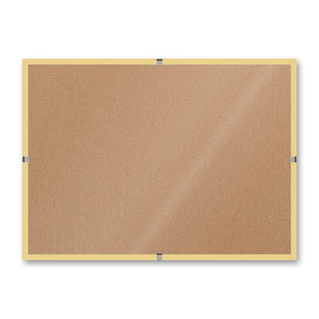 La montatura a giorno 13×18 cm di traverso su fondo bianco, senza stampa