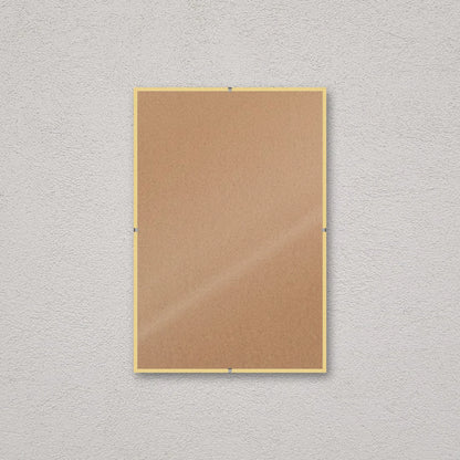 La montatura a giorno 20×30 cm a parete, senza stampa: attraverso il fronte si vede il retro in MDF