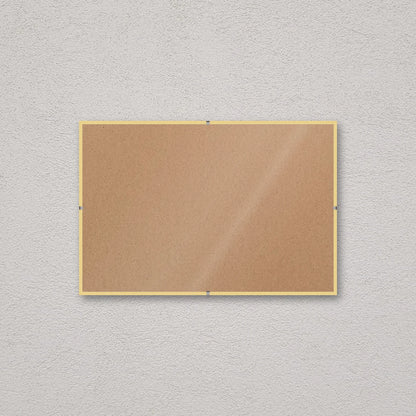 La montatura a giorno 20×30 cm a parete di traverso, senza stampa: attraverso il fronte si vede il retro in MDF