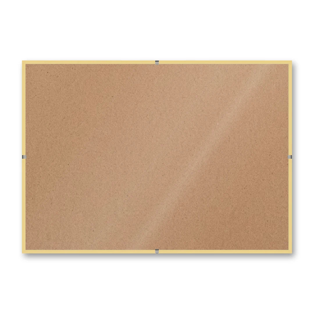 La montatura a giorno 21×29,7 cm di traverso su fondo bianco, senza stampa