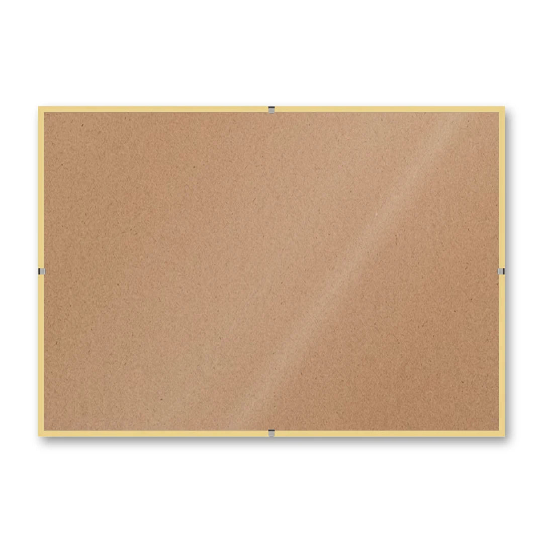 La montatura a giorno 21×30 cm di traverso su fondo bianco, senza stampa