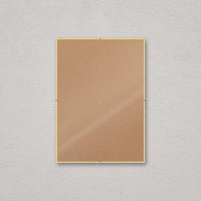 La montatura a giorno 29,7×42 cm a parete, senza stampa: attraverso il fronte si vede il retro in MDF