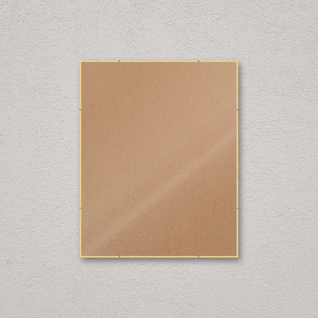La montatura a giorno 40×50 cm a parete, senza stampa: attraverso il fronte si vede il retro in MDF