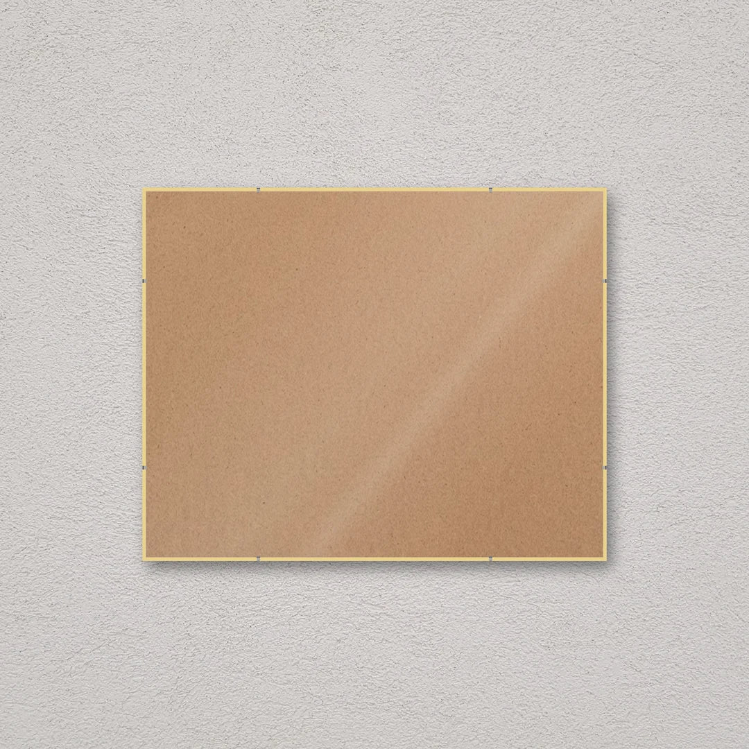La montatura a giorno 40×50 cm a parete di traverso, senza stampa: attraverso il fronte si vede il retro in MDF