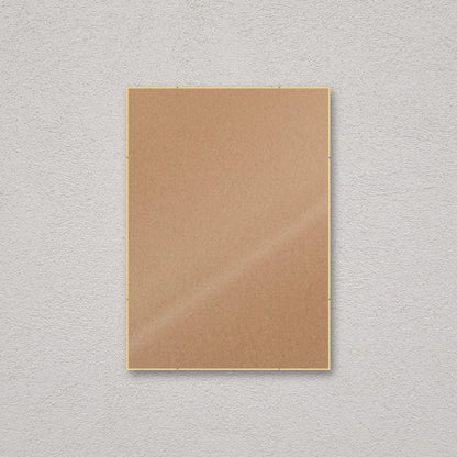 La montatura a giorno 50×70 cm a parete, senza stampa: attraverso il fronte si vede il retro in MDF