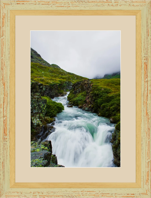 Cascata Alpina — Ischgl, Austria — Opera incorniciata 30×45 cm · cornice verde salvia | Andrea Calanca