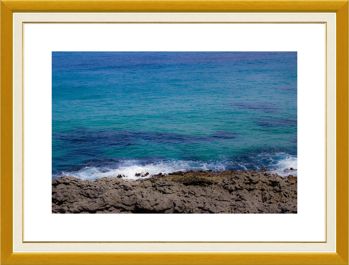 Costa di Santander — Spagna — Opera incorniciata 45×30 cm · cornice giallo ocra | Andrea Calanca