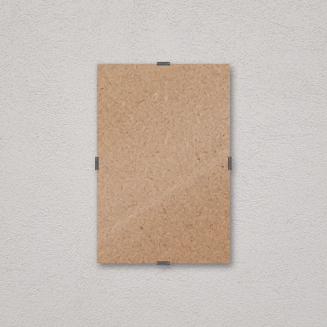 Il pannello solo vetro 10×15 cm a parete, senza stampa: attraverso il fronte si vede il retro in MDF