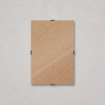 Il pannello solo vetro 10×15 cm a parete, senza stampa: attraverso il fronte si vede il retro in MDF