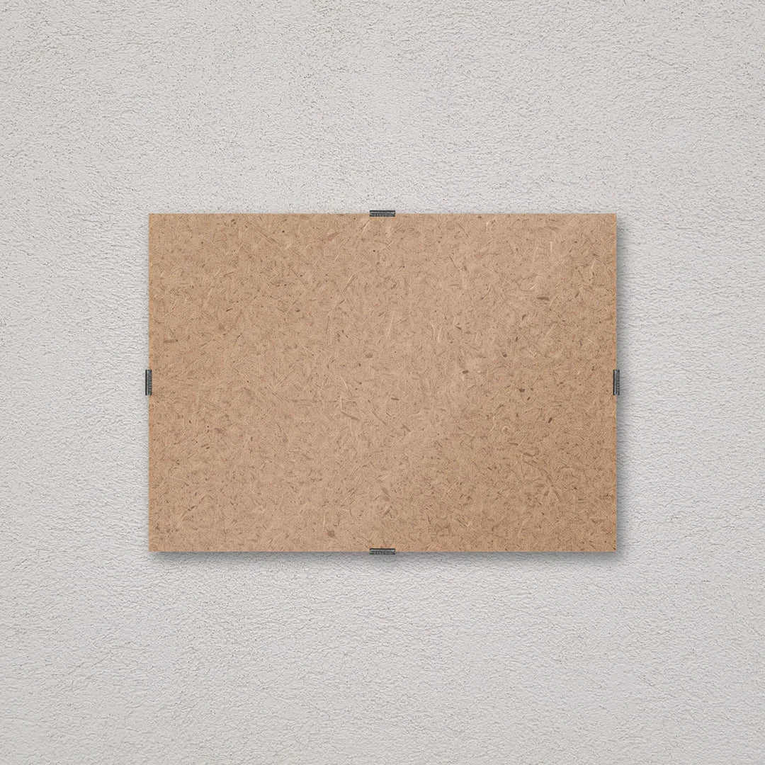 Il pannello solo vetro 13×18 cm a parete di traverso, senza stampa: attraverso il fronte si vede il retro in MDF