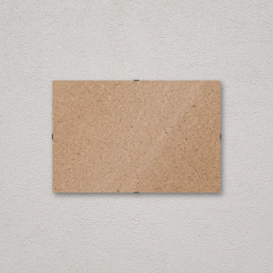 Il pannello solo vetro 20×30 cm a parete di traverso, senza stampa: attraverso il fronte si vede il retro in MDF