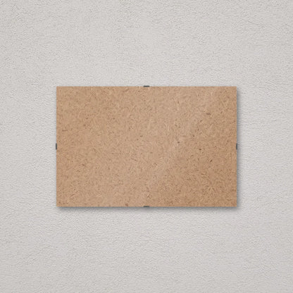 Il pannello solo vetro 20×30 cm a parete di traverso, senza stampa: attraverso il fronte si vede il retro in MDF