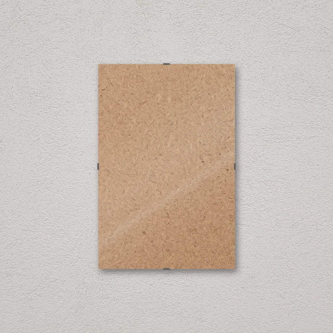 Il pannello solo vetro 20×30 cm a parete, senza stampa: attraverso il fronte si vede il retro in MDF