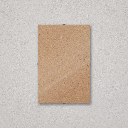 Il pannello solo vetro 20×30 cm a parete, senza stampa: attraverso il fronte si vede il retro in MDF