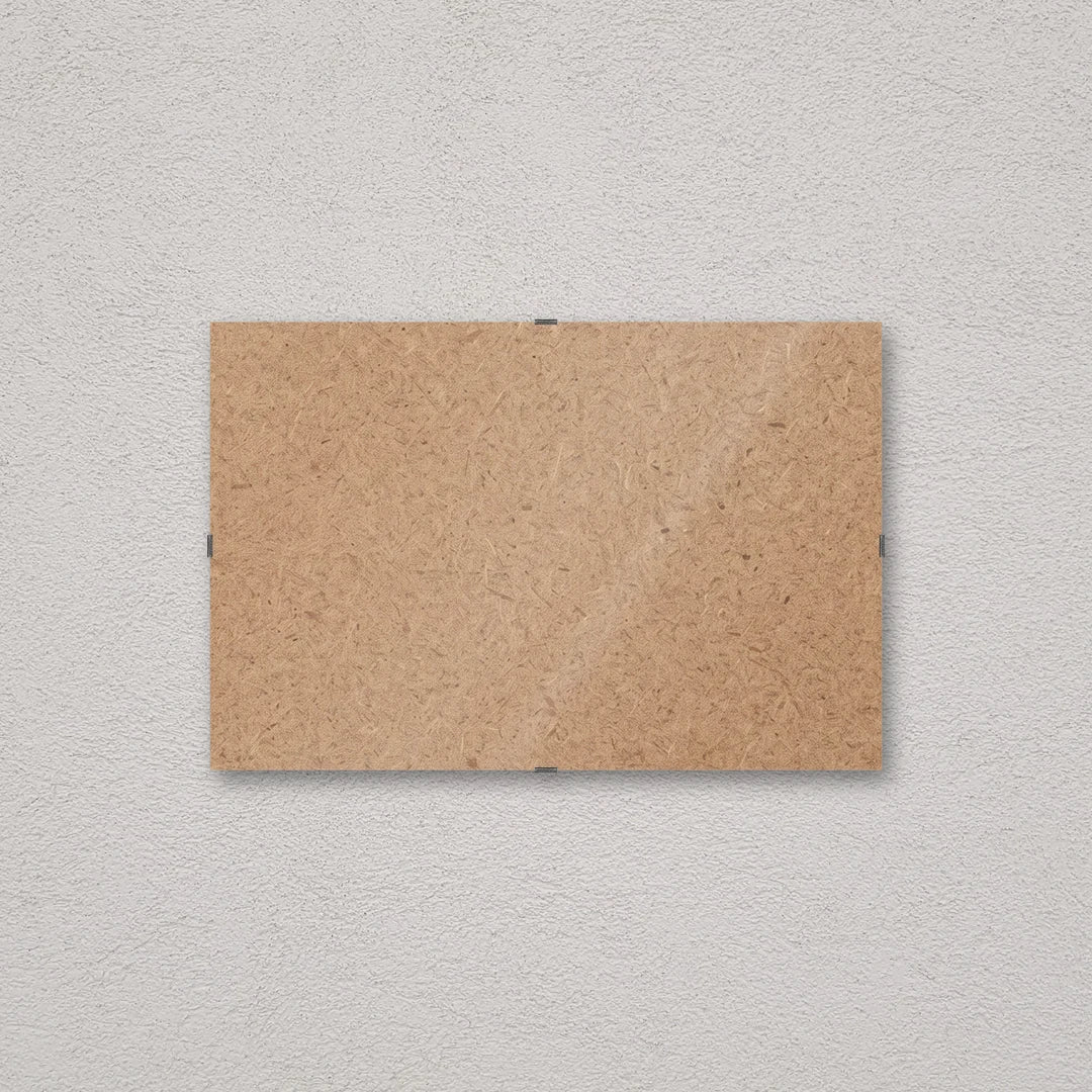 Il pannello solo vetro 20×30 cm a parete di traverso, senza stampa: attraverso il fronte si vede il retro in MDF