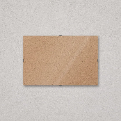 Il pannello solo vetro 20×30 cm a parete di traverso, senza stampa: attraverso il fronte si vede il retro in MDF