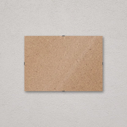 Il pannello solo vetro 21×29,7 cm a parete di traverso, senza stampa: attraverso il fronte si vede il retro in MDF