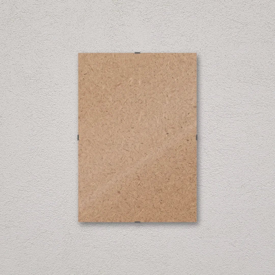 Il pannello solo vetro 21×30 cm a parete, senza stampa: attraverso il fronte si vede il retro in MDF