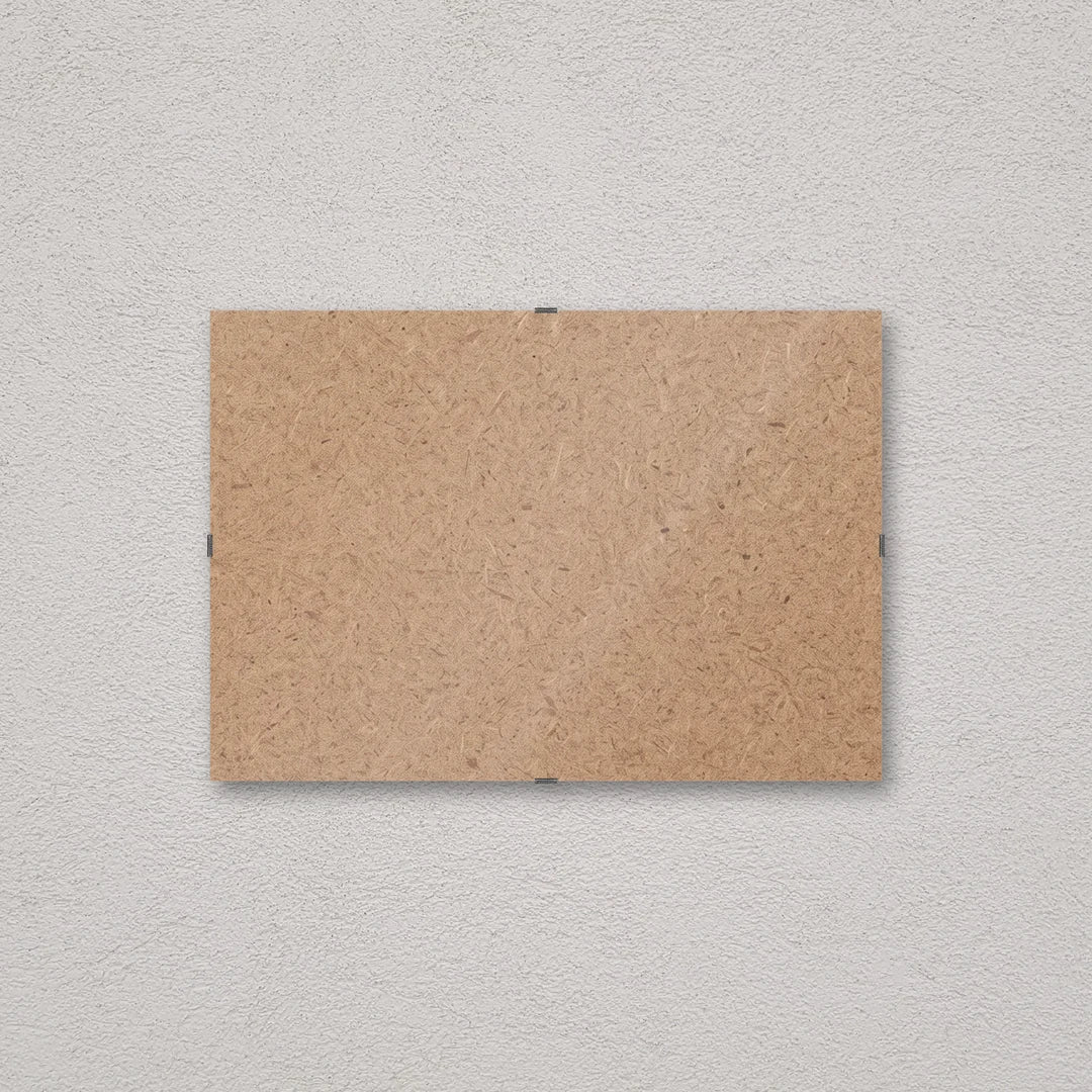 Il pannello solo vetro 21×30 cm a parete di traverso, senza stampa: attraverso il fronte si vede il retro in MDF