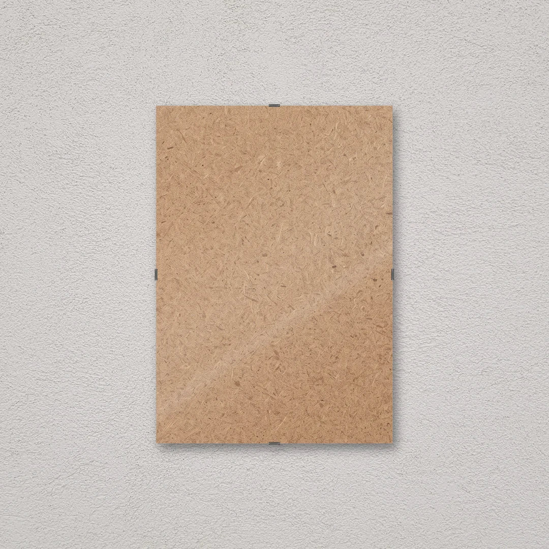 Il pannello solo vetro 21×30 cm a parete, senza stampa: attraverso il fronte si vede il retro in MDF