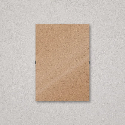 Il pannello solo vetro 21×30 cm a parete, senza stampa: attraverso il fronte si vede il retro in MDF
