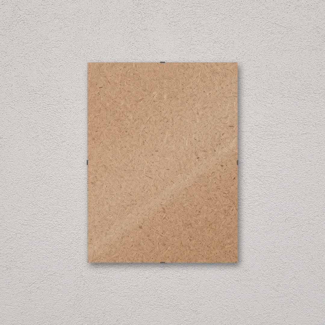 Il pannello solo vetro 30×40 cm a parete, senza stampa: attraverso il fronte si vede il retro in MDF