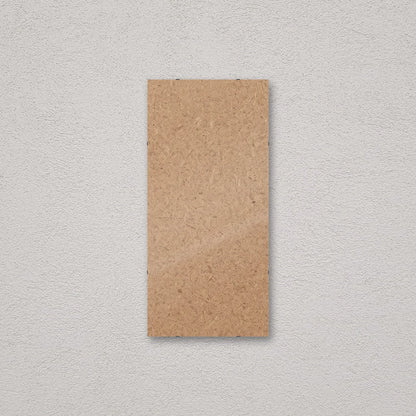 Il pannello solo vetro 33×70 cm a parete, senza stampa: attraverso il fronte si vede il retro in MDF