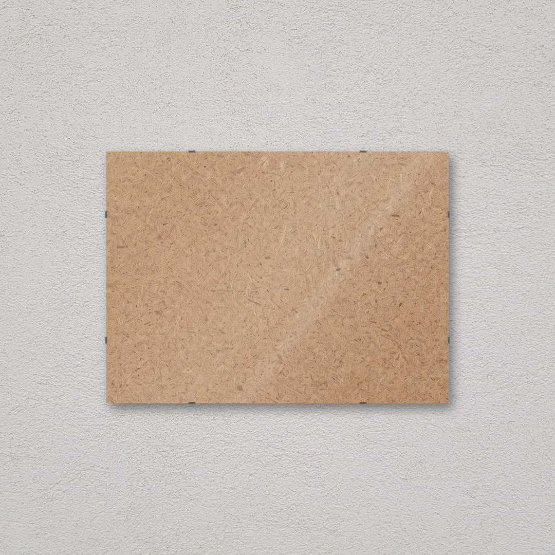 Il pannello solo vetro 36×49 cm a parete di traverso, senza stampa: attraverso il fronte si vede il retro in MDF