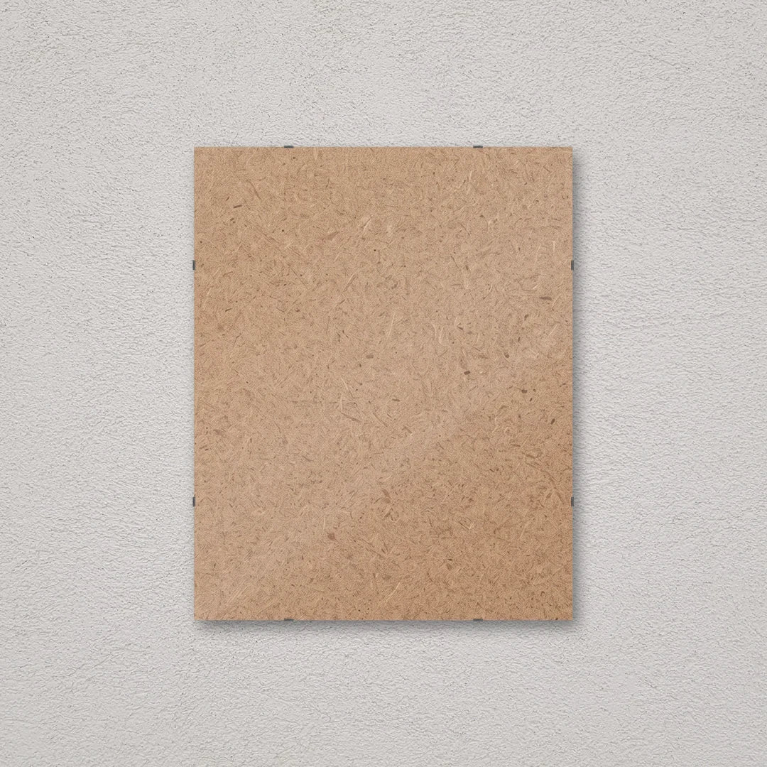 Il pannello solo vetro 40×50 cm a parete, senza stampa: attraverso il fronte si vede il retro in MDF