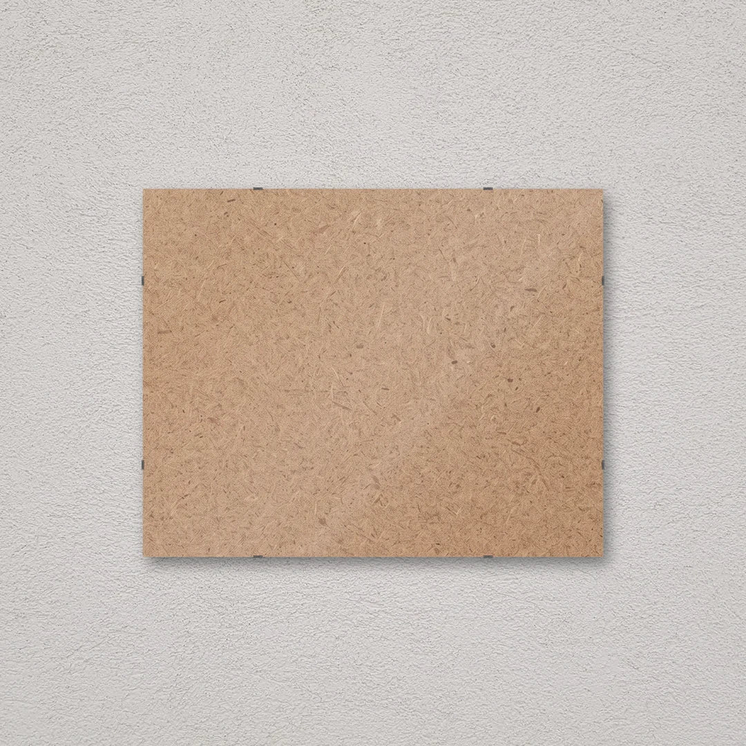Il pannello solo vetro 40×50 cm a parete di traverso, senza stampa: attraverso il fronte si vede il retro in MDF