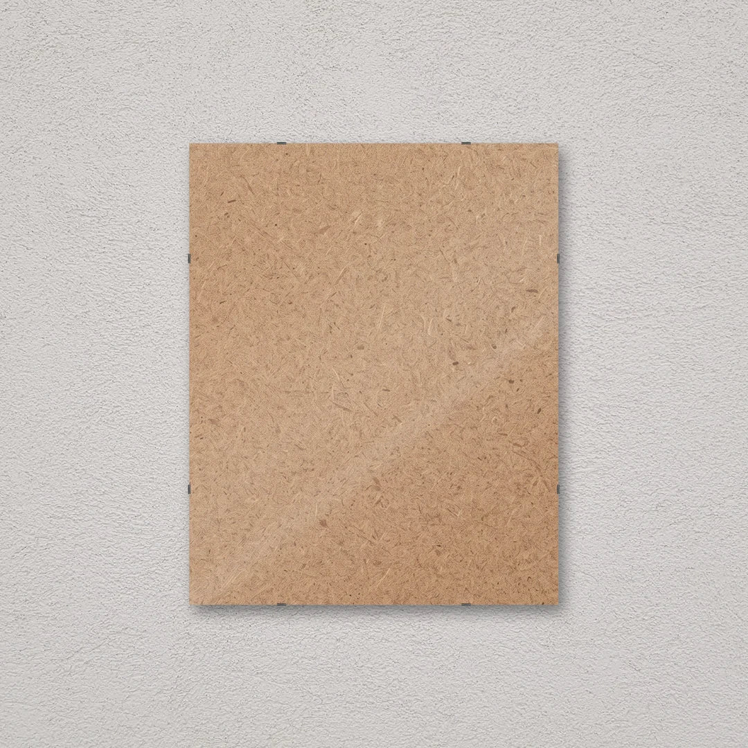 Il pannello solo vetro 40×50 cm a parete, senza stampa: attraverso il fronte si vede il retro in MDF