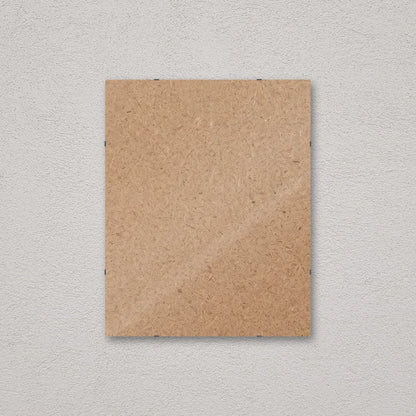 Il pannello solo vetro 40×50 cm a parete, senza stampa: attraverso il fronte si vede il retro in MDF
