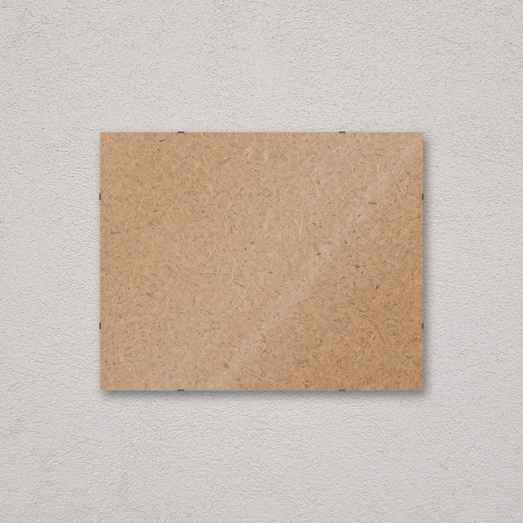 Il pannello solo vetro 40×50 cm a parete di traverso, senza stampa: attraverso il fronte si vede il retro in MDF