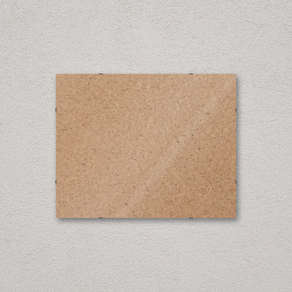 Il pannello solo vetro 40×50 cm a parete di traverso, senza stampa: attraverso il fronte si vede il retro in MDF