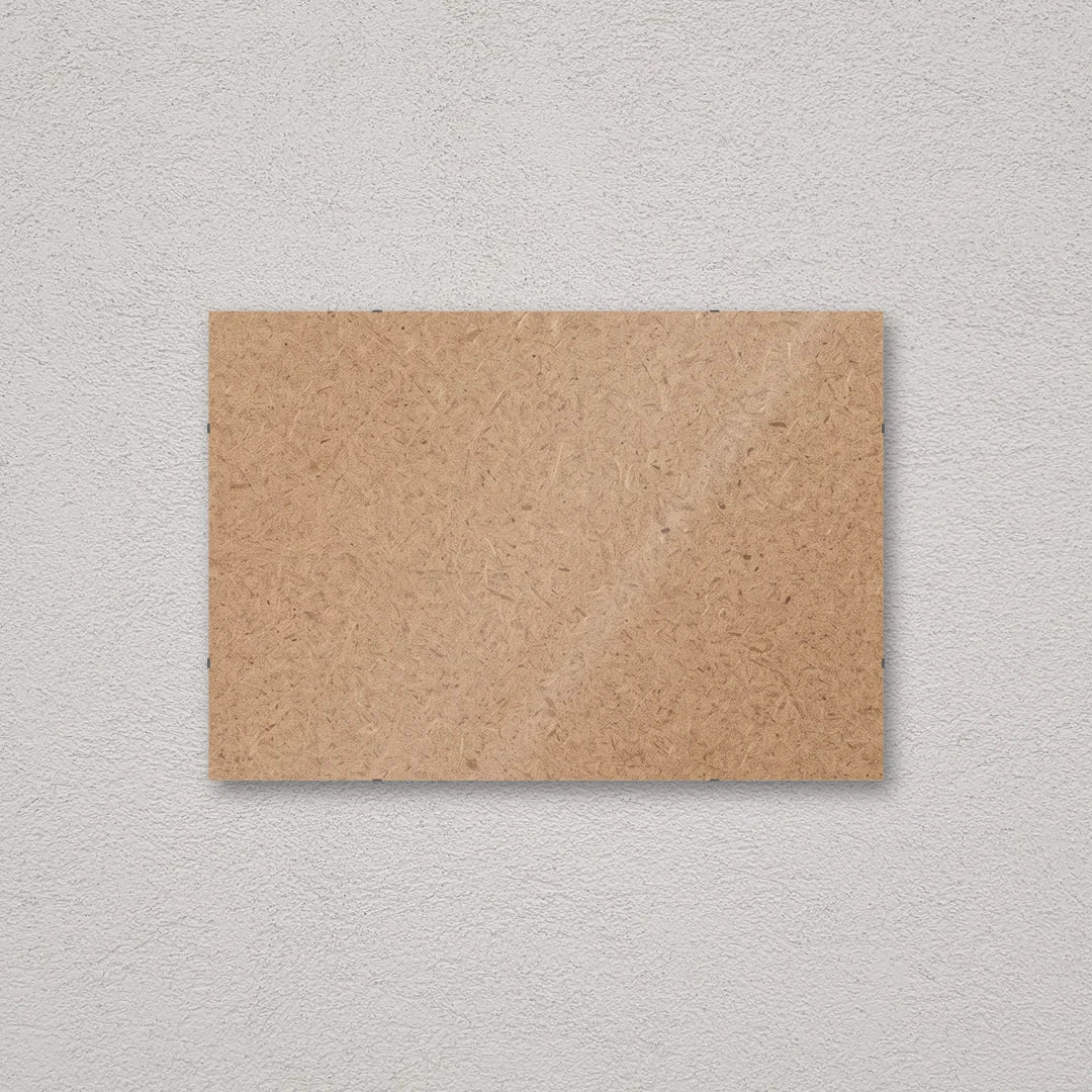 Il pannello solo vetro 48×69 cm a parete di traverso, senza stampa: attraverso il fronte si vede il retro in MDF