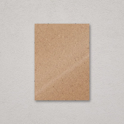 Il pannello solo vetro 50×70 cm a parete, senza stampa: attraverso il fronte si vede il retro in MDF