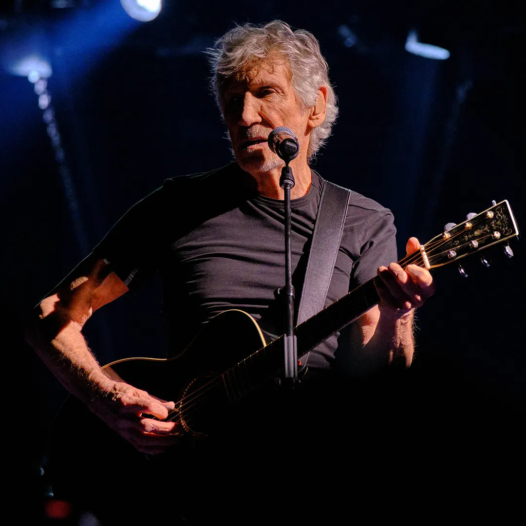 Roger Waters — Live 2023, Con Chitarra | Stampa d'Autore Fabrizio de Gennaro | 0074
